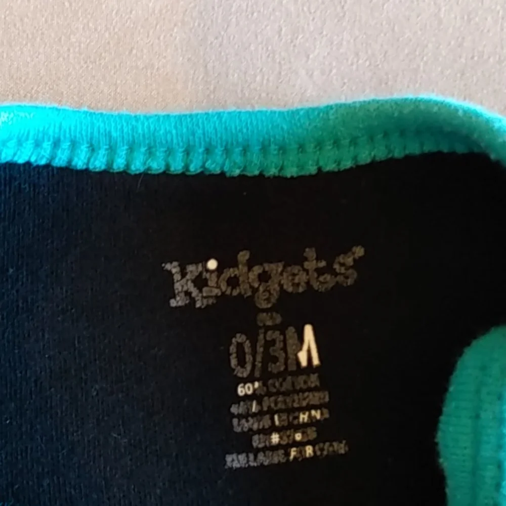 *0-3 months Kidgets onesie‎